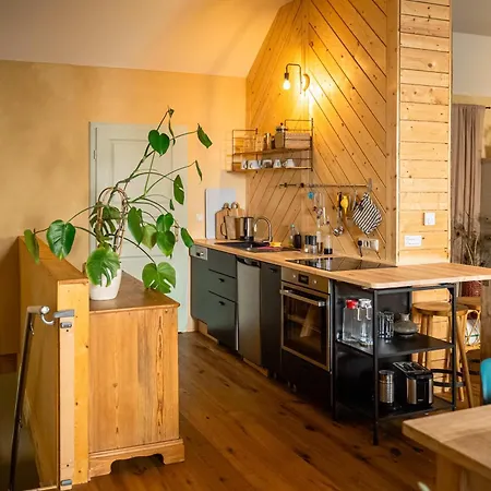 Weitraeumiges, Helles Mit Naturblick